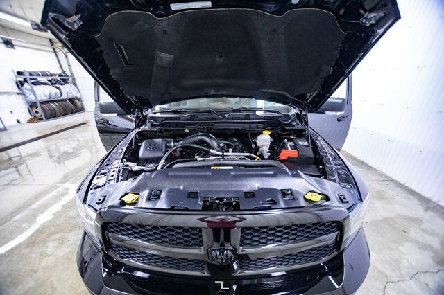 2021 Ram 1500 Classic 4x4 Crew Cab SLT Leather Nav BCam Red Deer AB