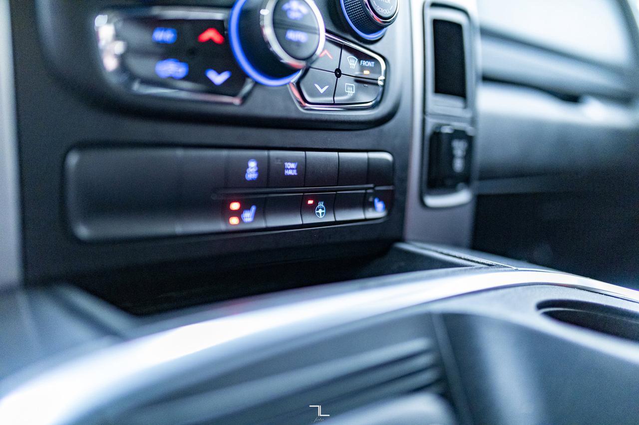 2021 Ram 1500 Classic 4x4 Crew Cab SLT Leather Nav BCam Red Deer AB