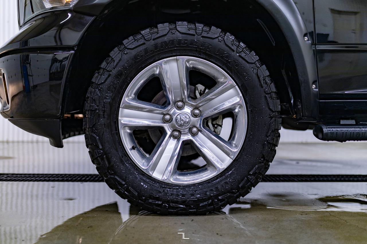 2021 Ram 1500 Classic 4x4 Crew Cab SLT Leather Nav BCam Red Deer AB