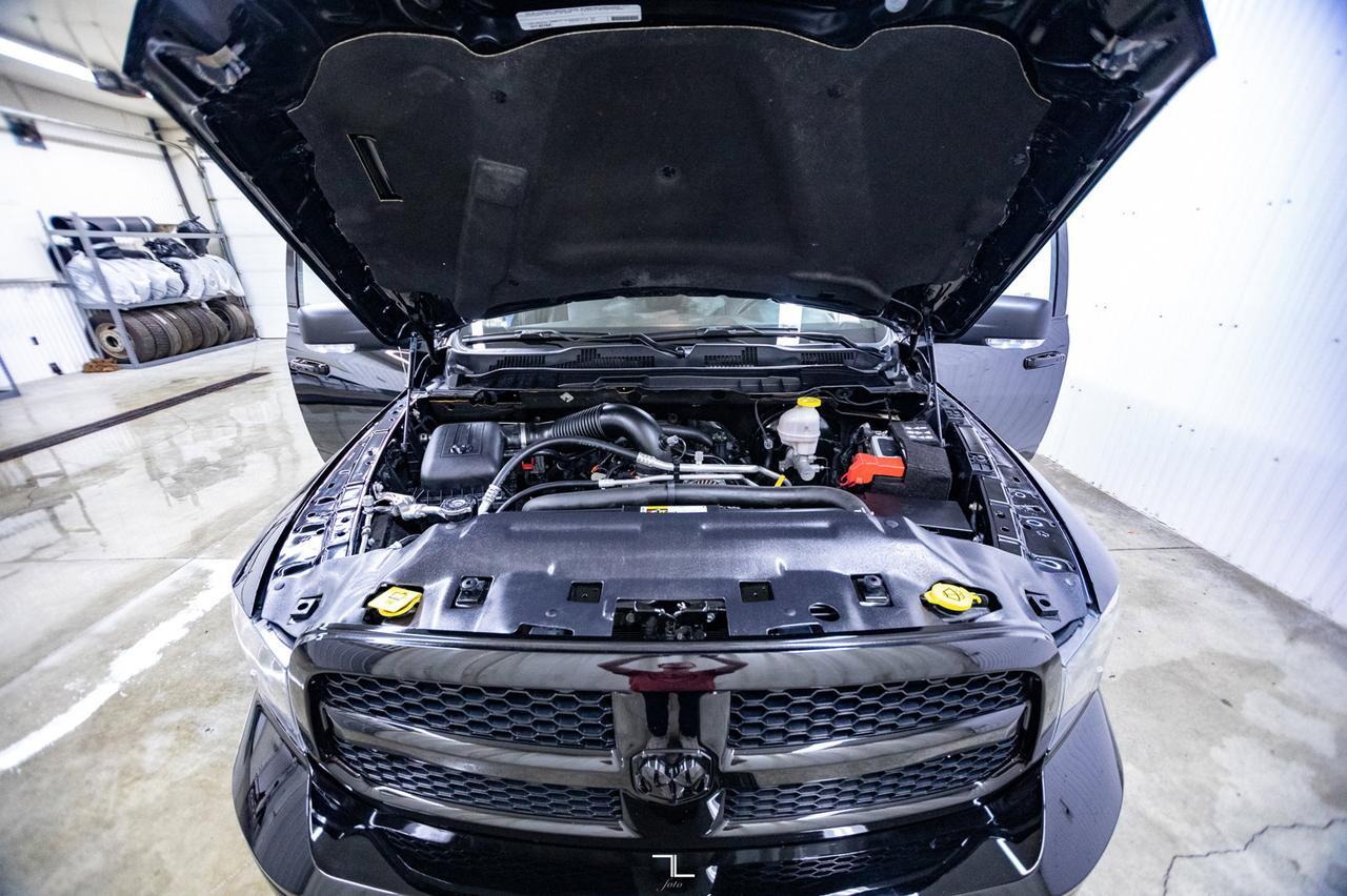 2021 Ram 1500 Classic 4x4 Crew Cab SLT Leather Nav BCam Red Deer AB