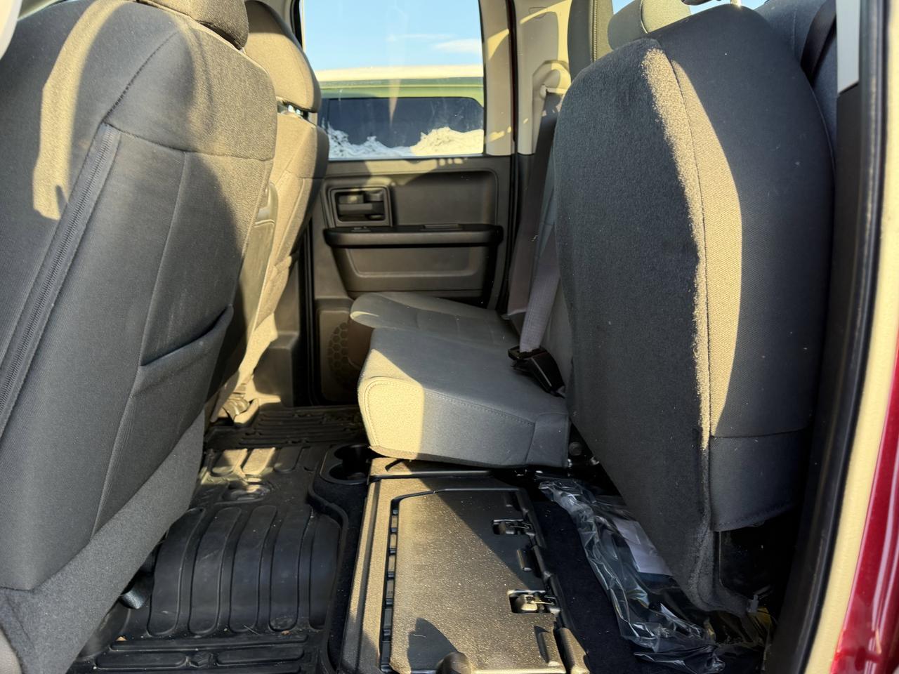 2021 Ram 1500 Classic Express | Night Edition | Quad Cab | Tonneau Cover | Tow Package Redwater AB