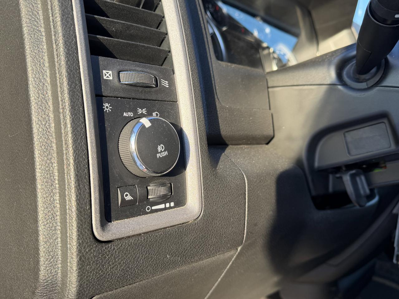 2021 Ram 1500 Classic Express | Night Edition | Quad Cab | Tonneau Cover | Tow Package Redwater AB