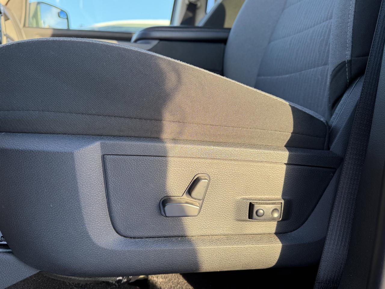 2021 Ram 1500 Classic Express | Night Edition | Quad Cab | Tonneau Cover | Tow Package Redwater AB