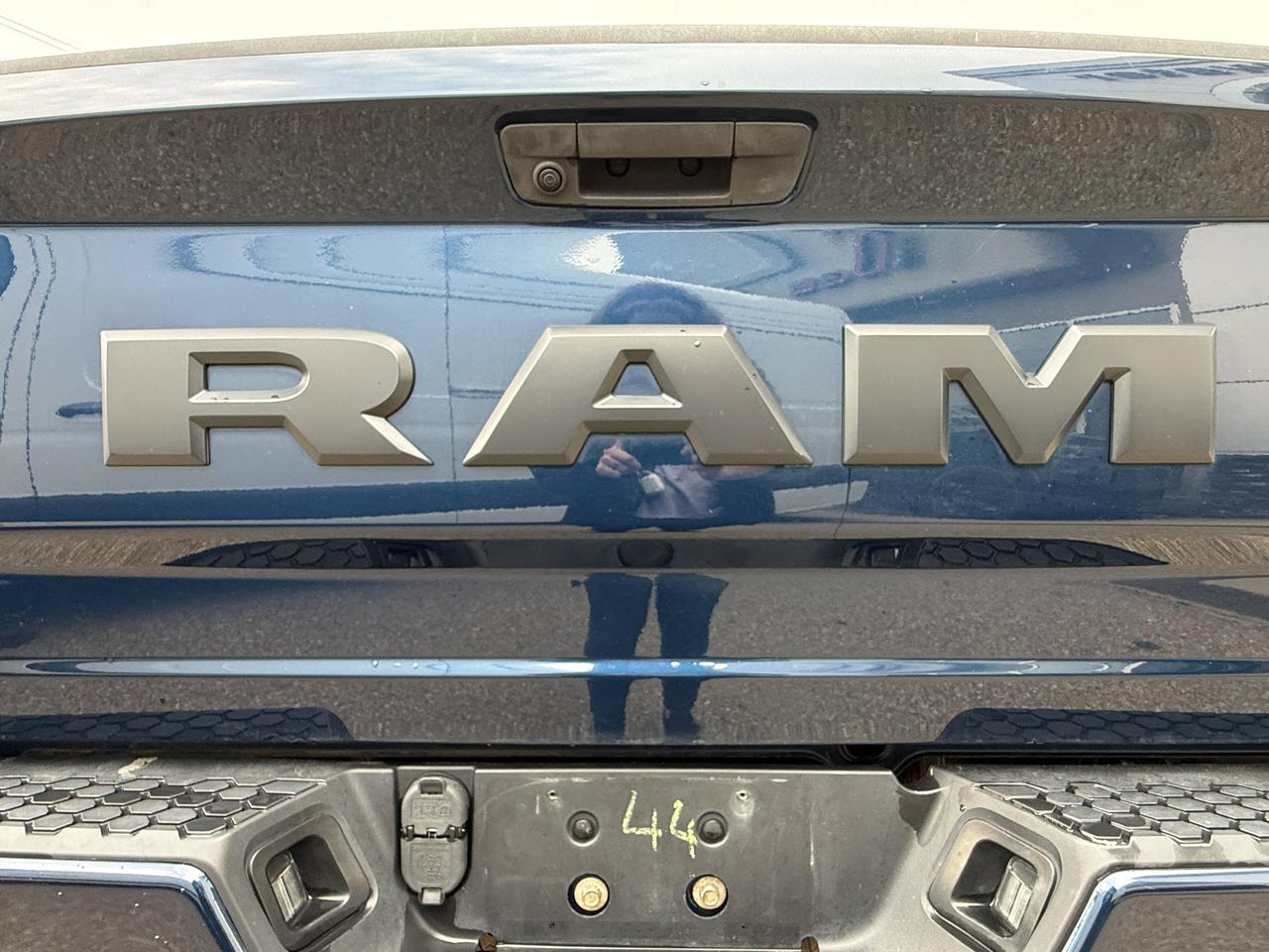 2021 Ram 1500 Classic Express Crew Cab 4x4 | Low KMs | V8 HEMI | Sub Zero Pkg | Heated Seats | Backup Camera Redwater AB