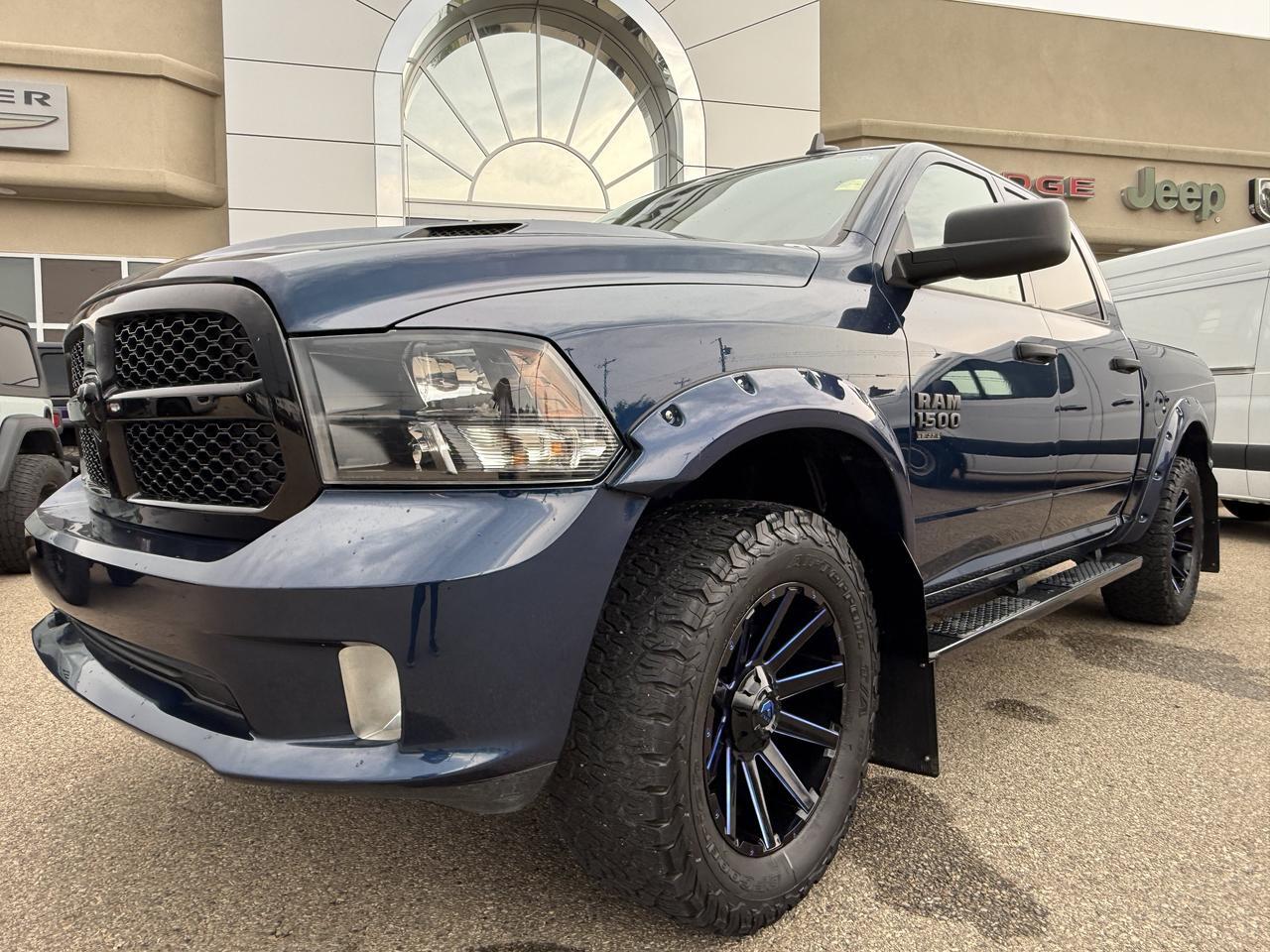 2021 Ram 1500 Classic Express Crew Cab 4x4 | Low KMs | V8 HEMI | Sub Zero Pkg | Heated Seats | Backup Camera Redwater AB