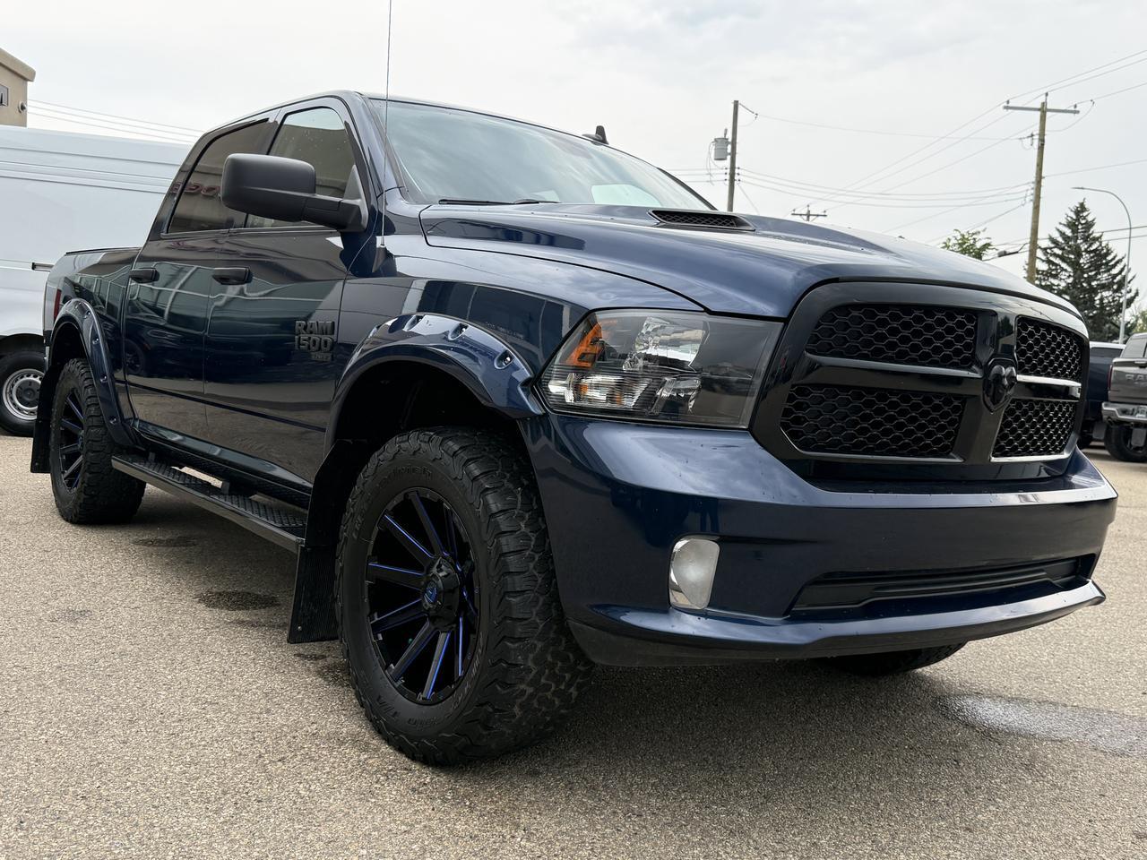 2021 Ram 1500 Classic Express Crew Cab 4x4 | Low KMs | V8 HEMI | Sub Zero Pkg | Heated Seats | Backup Camera Redwater AB