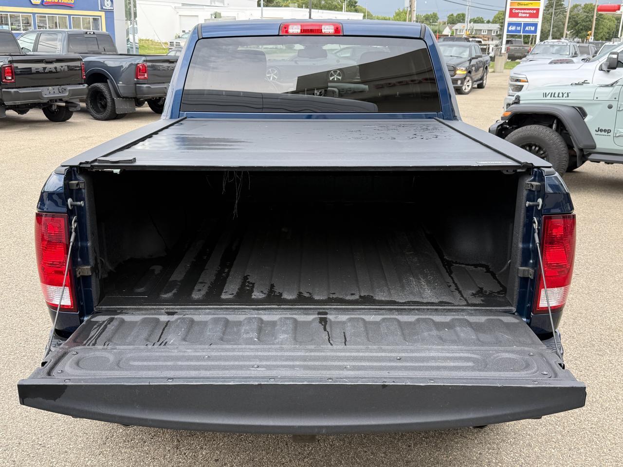 2021 Ram 1500 Classic Express Crew Cab 4x4 | Low KMs | V8 HEMI | Sub Zero Pkg | Heated Seats | Backup Camera Redwater AB