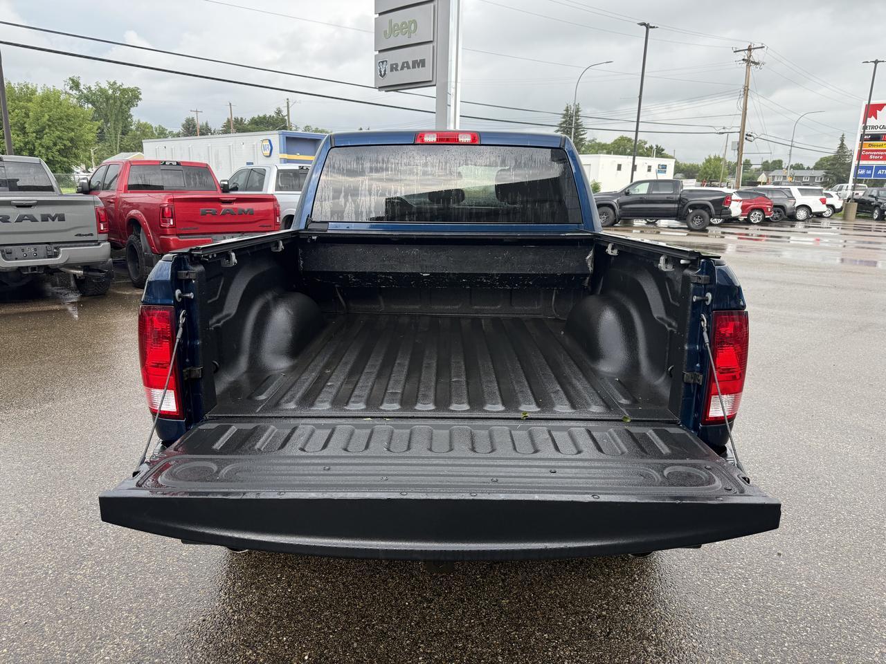2021 Ram 1500 Classic Express Crew Cab 4x4 | Low KMs | V8 HEMI | Sub Zero Pkg | Heated Seats | Backup Camera Redwater AB