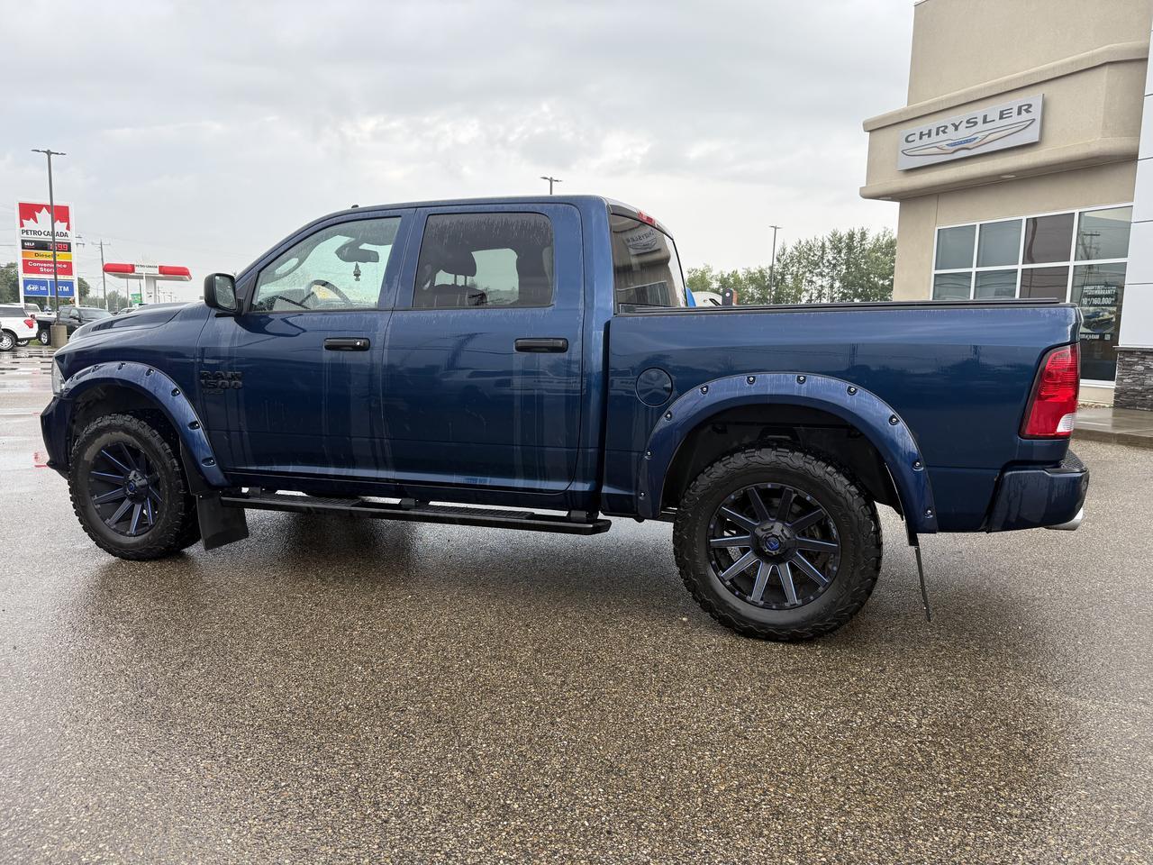 2021 Ram 1500 Classic Express Crew Cab 4x4 | Low KMs | V8 HEMI | Sub Zero Pkg | Heated Seats | Backup Camera Redwater AB