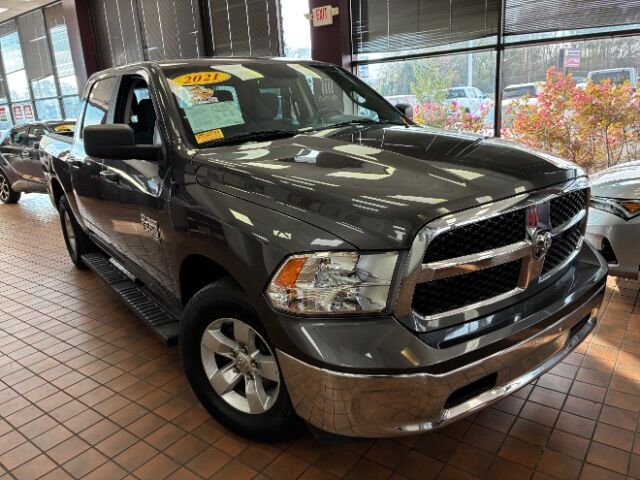 2021 Ram 1500 Classic SLT Crew Cab 4x2 5&apos;7 Box