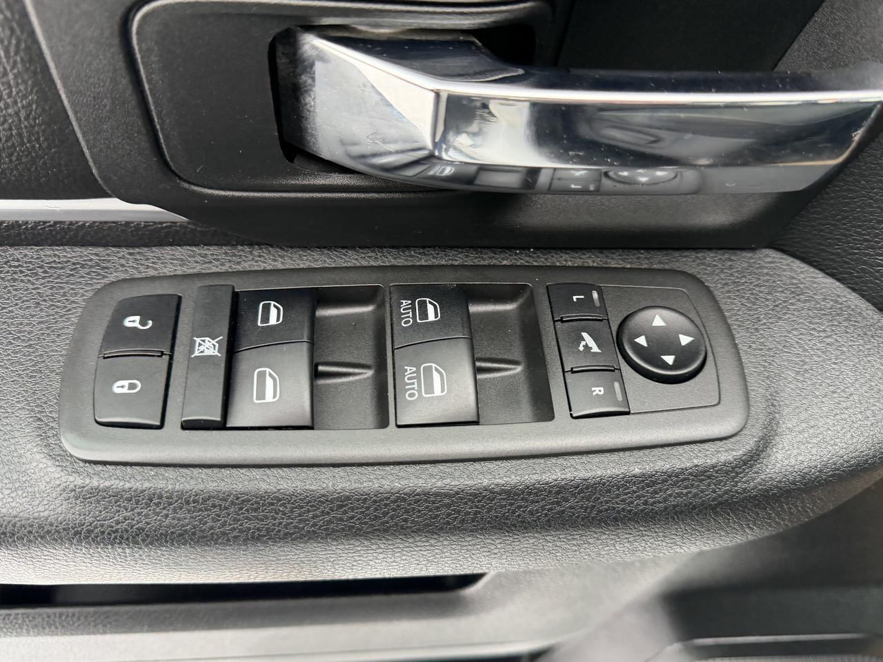 2021 Ram 1500 Classic Warlock Crew Cab 4x4 | HEMI V8 | Front Bench | Sport Hood | NAV Redwater AB