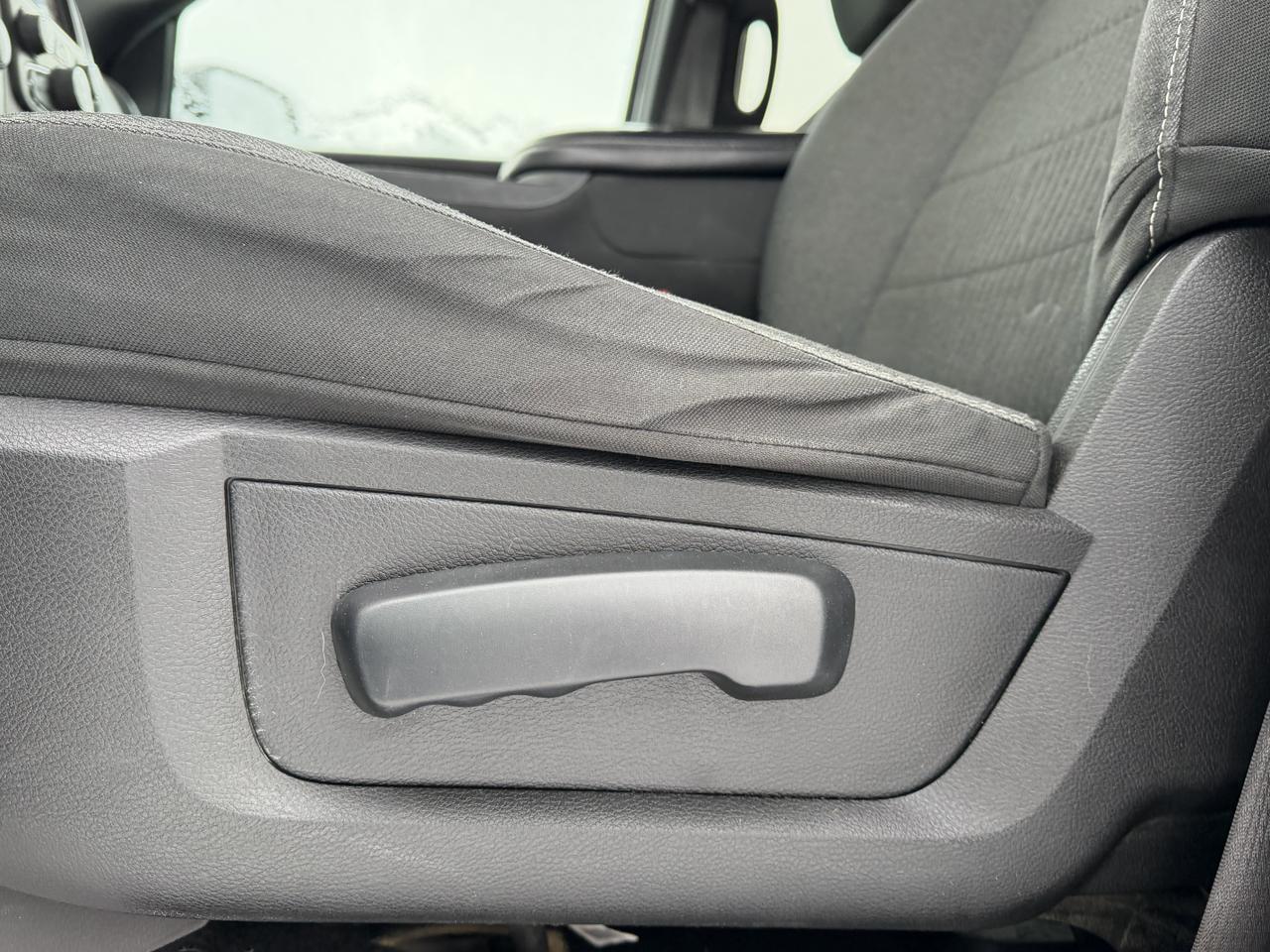 2021 Ram 1500 Classic Warlock Crew Cab 4x4 | HEMI V8 | Front Bench | Sport Hood | NAV Redwater AB