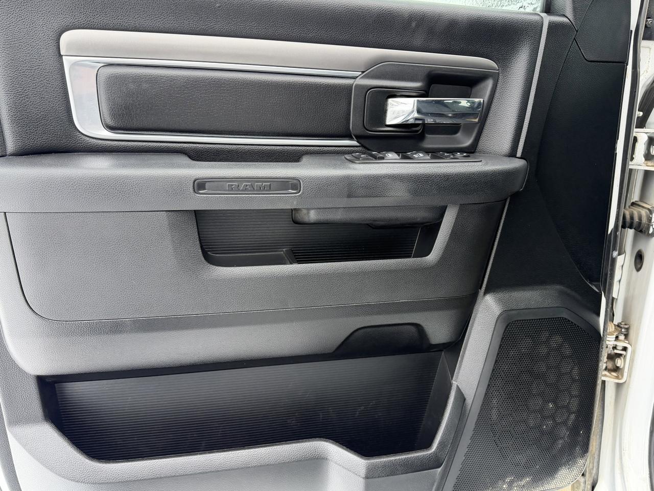 2021 Ram 1500 Classic Warlock Crew Cab 4x4 | HEMI V8 | Front Bench | Sport Hood | NAV Redwater AB