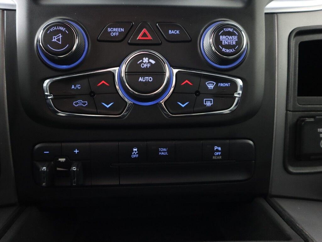 2021 Ram 1500 Classic Warlock Quad Cab 6&apos;4 Box w/Nav/RamBox Maumee OH