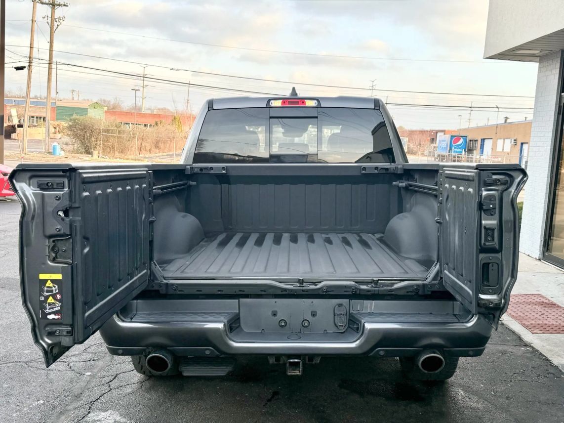 2021 Ram 1500 Crew Cab Laramie Pickup 4D 5 1/2 ft Cincinnati OH