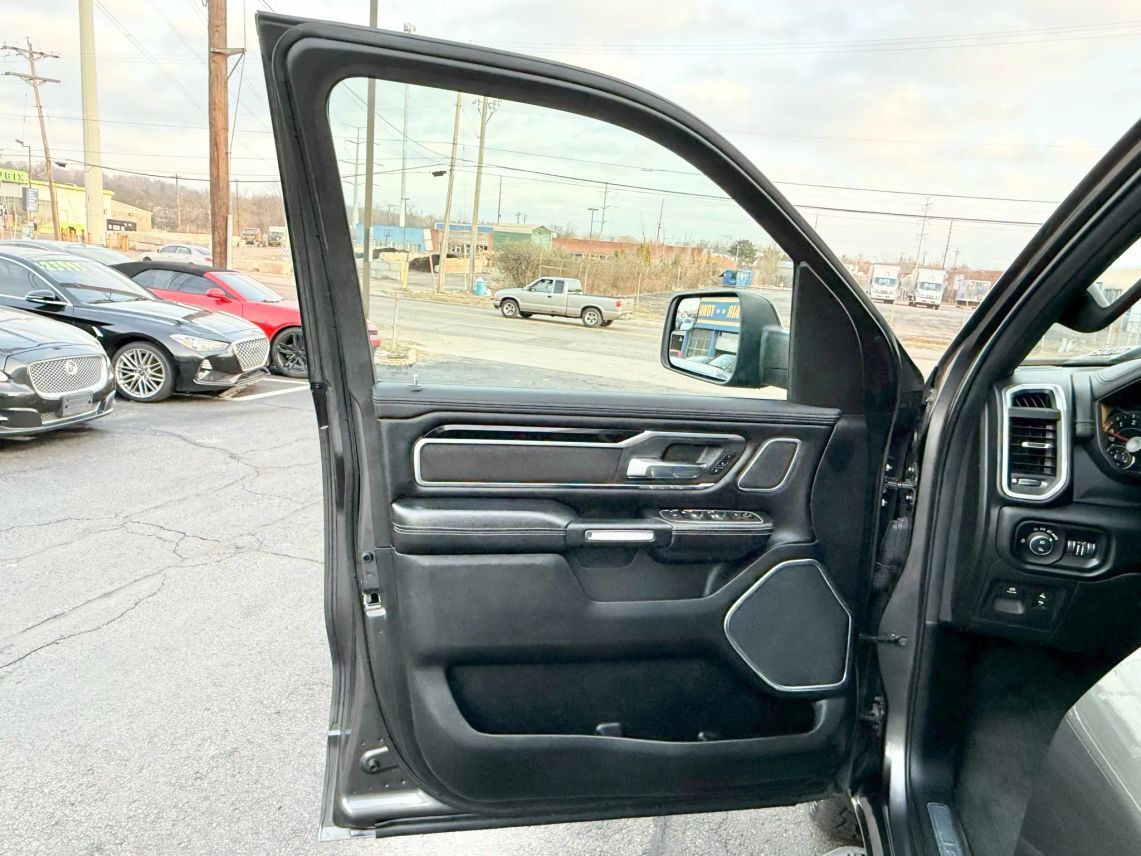 2021 Ram 1500 Crew Cab Laramie Pickup 4D 5 1/2 ft Cincinnati OH