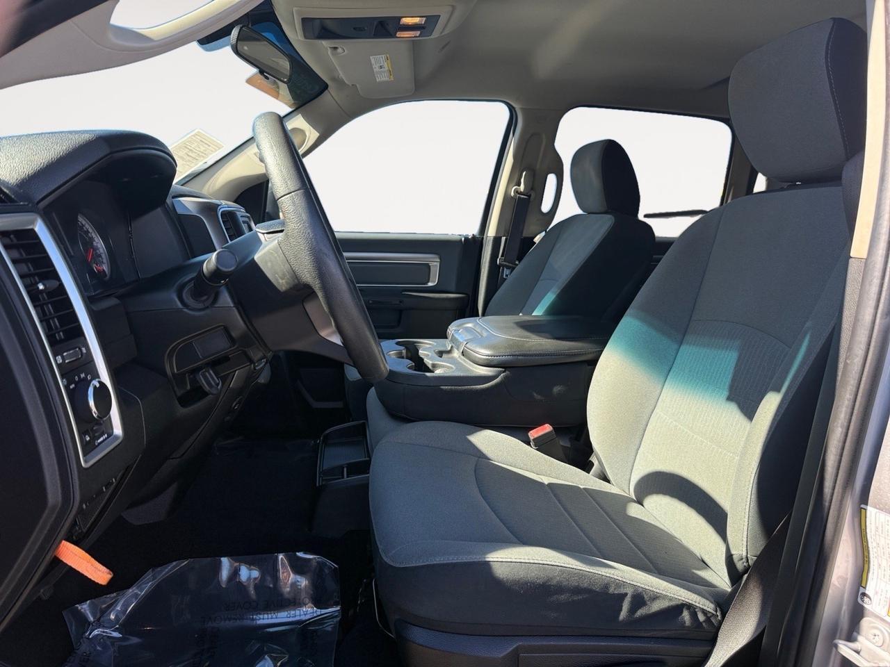 2021 Ram 1500 SLT CREW CAB, 4X4, TOWING PACKAGE, BED LINER, UCONNECT, NAVIGATION, KEYLESS ENTRY, CLEAN CARFAX, DONT WAIT- THIS DEAL WONT LAST LONG!!!!