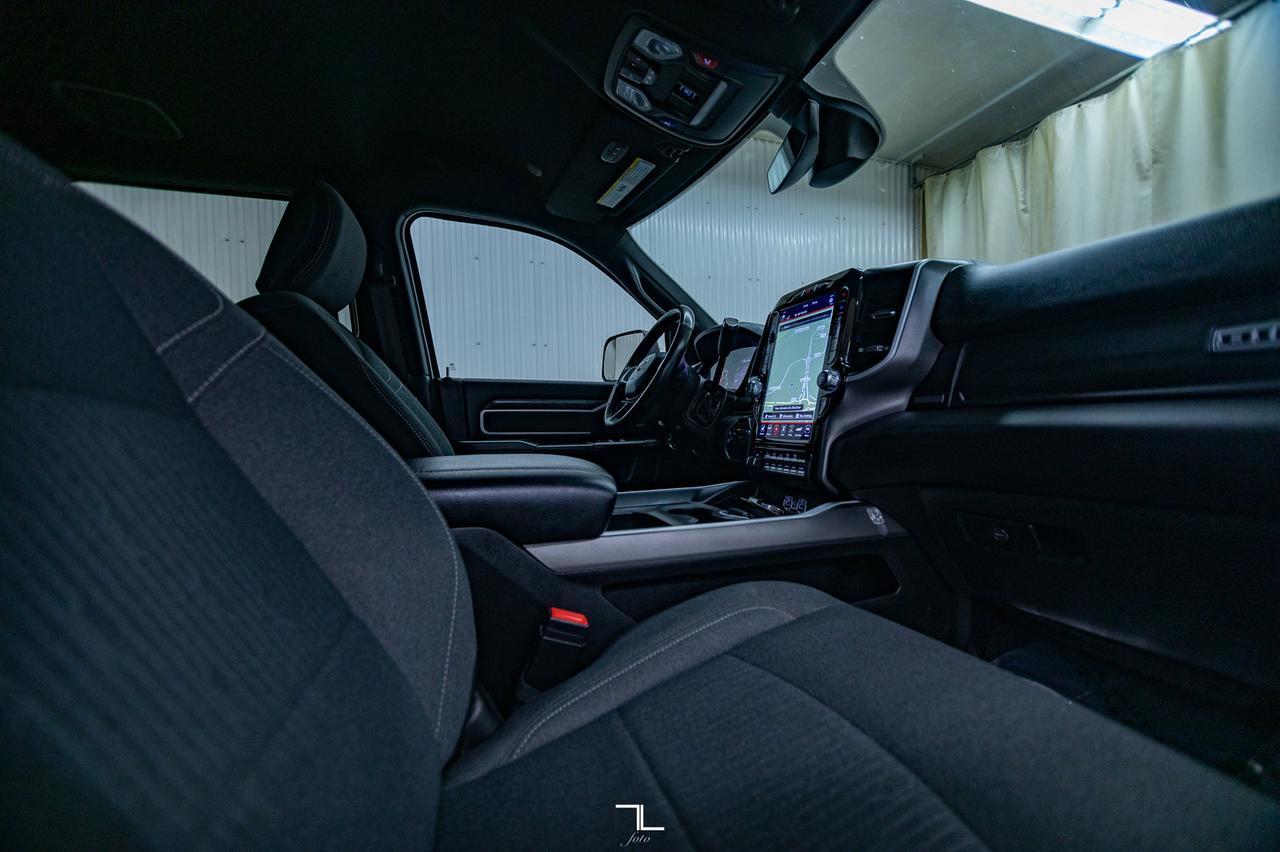 2021 Ram 3500 4x4 Crew Cab Big Horn Diesel Longbox Nav BCam Red Deer AB