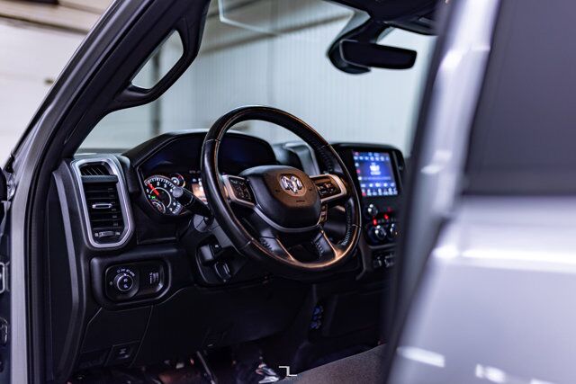 2021 Ram 3500 4x4 Crew Cab Big Horn Longbox HEMI BCam Red Deer AB