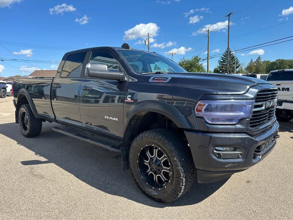 2021 Ram 3500 Big Horn Crew Cab 4x4 Long Box | Cummins Diesel | 12IN Touchscreen | NAV | Sport Appearance Redwater AB