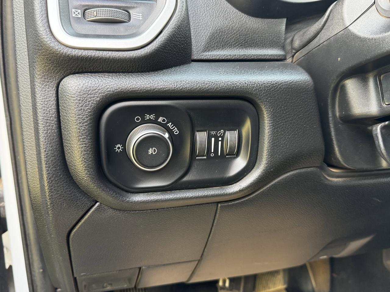2021 Ram 3500 Chassis Cab SLT Dually Crew 4x4 | Low KMs | HEMI V8 | Backup Alarm | Remote Start | Front Bench Redwater AB