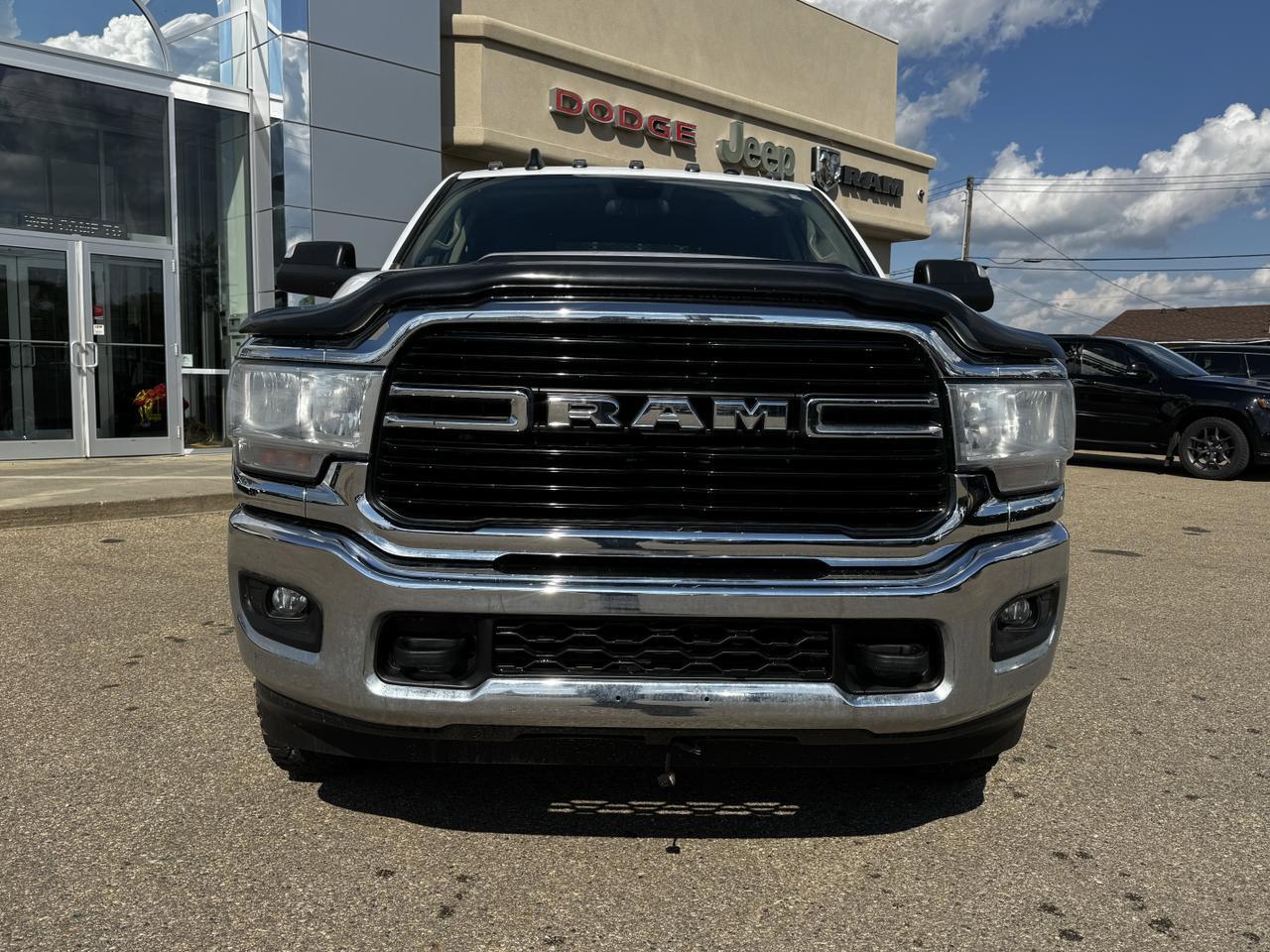 2021 Ram 3500 Chassis Cab SLT Dually Crew 4x4 | Low KMs | HEMI V8 | Backup Alarm | Remote Start | Front Bench Redwater AB