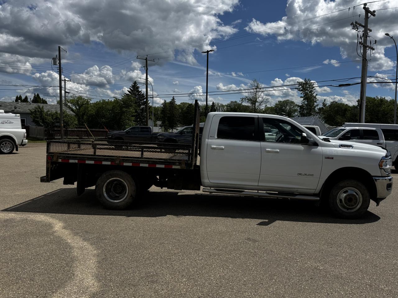 2021 Ram 3500 Chassis Cab SLT Dually Crew 4x4 | Low KMs | HEMI V8 | Backup Alarm | Remote Start | Front Bench Redwater AB