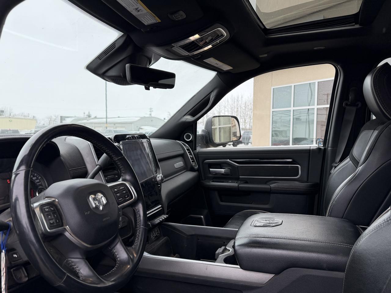 2021 Ram 3500 Laramie Night Edition Crew Cab 4X4 | Leather | 5th Wheel | Lvl 2 Equip Pkg | Sunroof | Box Liner Redwater AB