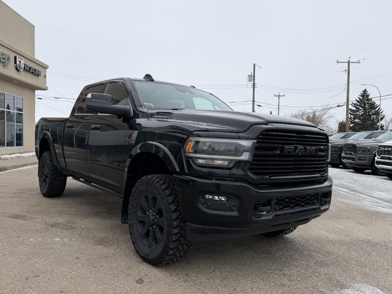 2021 Ram 3500 Laramie Night Edition Crew Cab 4X4 | Leather | 5th Wheel | Lvl 2 Equip Pkg | Sunroof | Box Liner Redwater AB