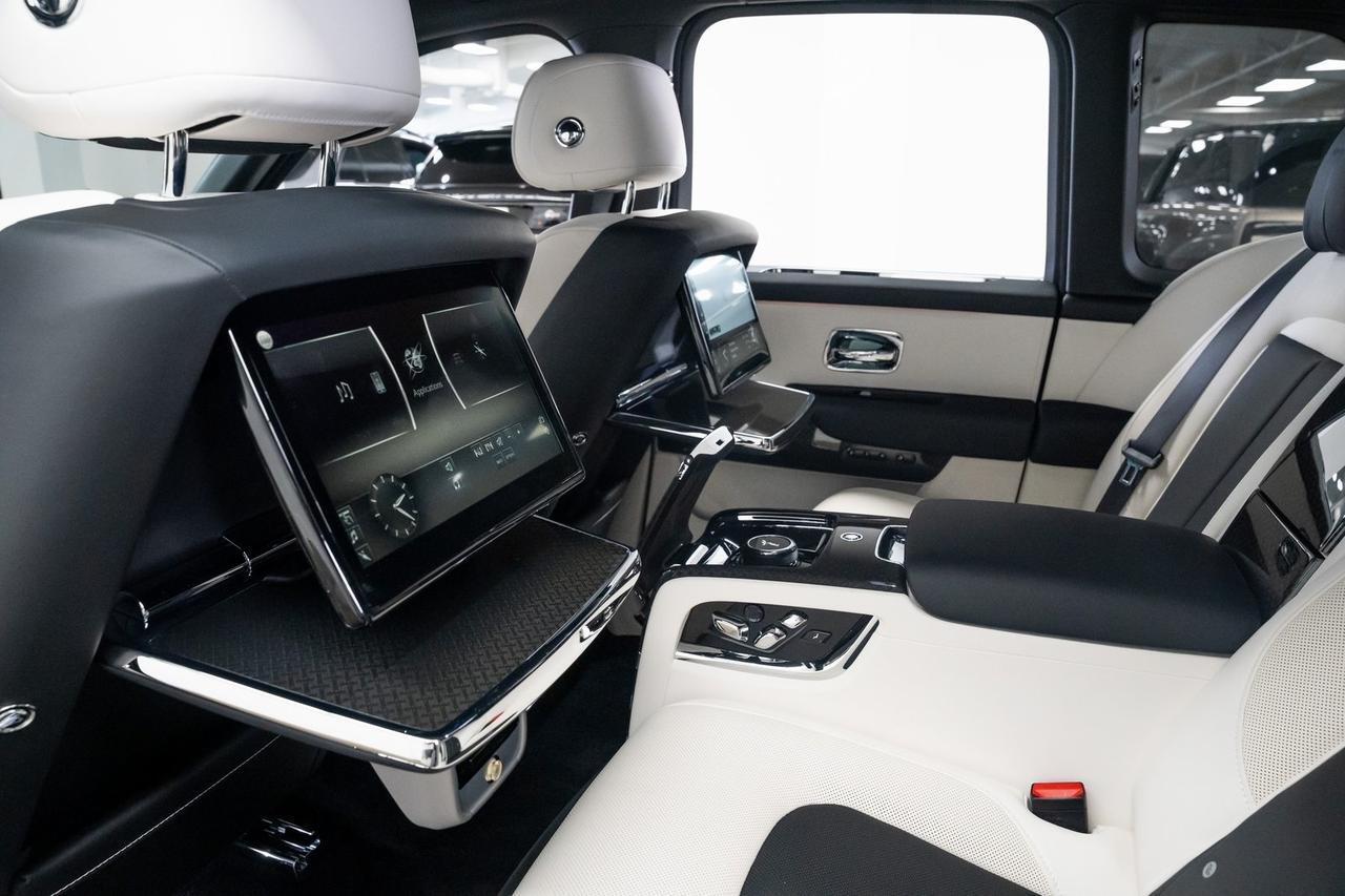 2021 Rolls-Royce Cullinan Black Badge Vented Seats Starlight Headliner Bespoke Audio Portland OR