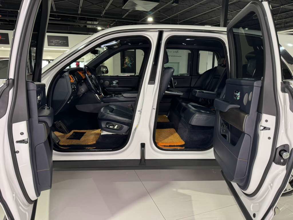 2021 Rolls-Royce Cullinan Mandarin coachline, bespoke interior, starlight headliner, rear infotainment system AND MUCH MORE!!! Fort Lauderdale FL