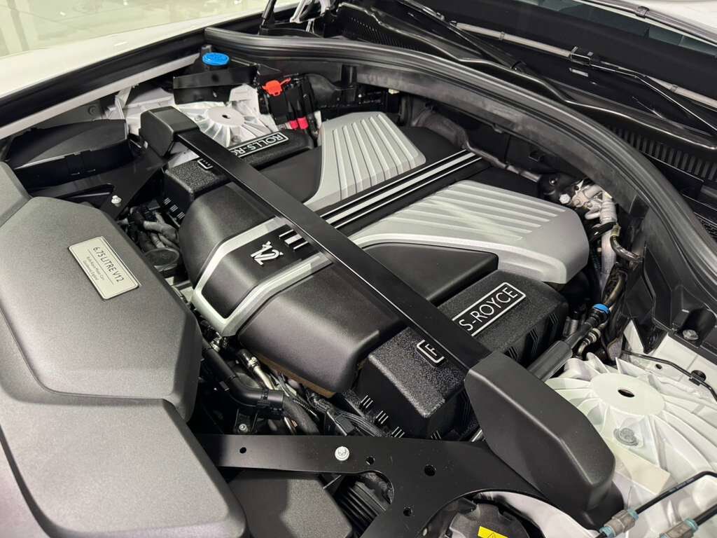 2021 Rolls-Royce Cullinan Mandarin coachline, bespoke interior, starlight headliner, rear infotainment system AND MUCH MORE!!! Fort Lauderdale FL