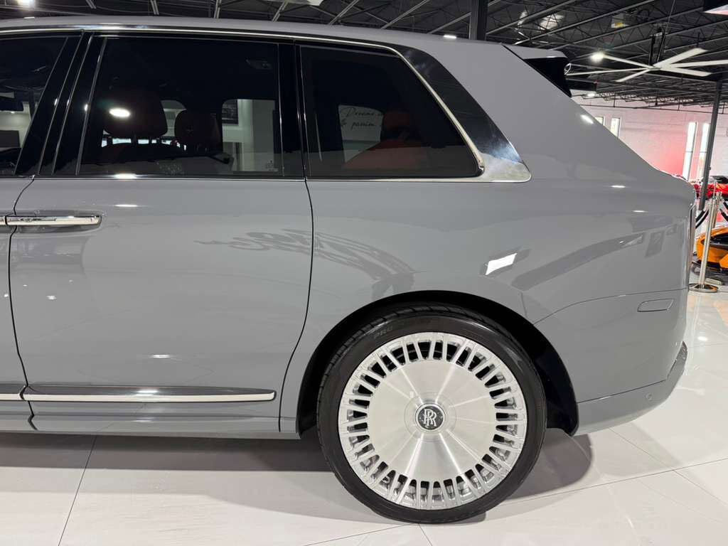 2021 Rolls-Royce Cullinan bookmatched wood trim, shooting star headliner, rear infotainment system AND MUCH MORE!! Fort Lauderdale FL