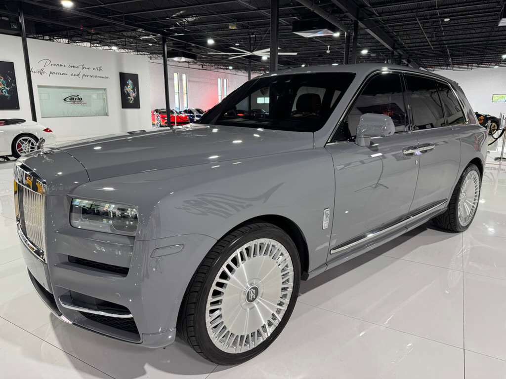 2021 Rolls-Royce Cullinan bookmatched wood trim, shooting star headliner, rear infotainment system AND MUCH MORE!!