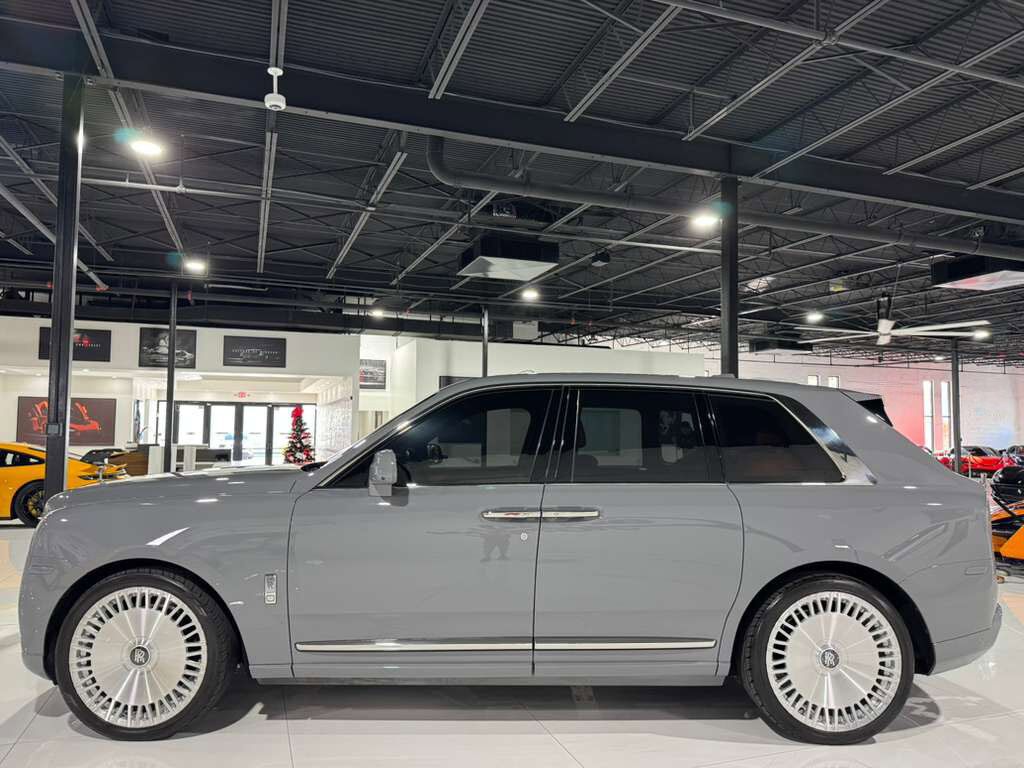 2021 Rolls-Royce Cullinan bookmatched wood trim, shooting star headliner, rear infotainment system AND MUCH MORE!! Fort Lauderdale FL