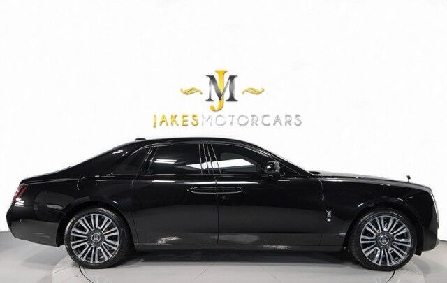 2021 Rolls-Royce Ghost ($432,075 MSRP!!) *$87,000+ IN OPTIONS* *STARLIGHT HEADLINER* *REAR THEATRE* *BESPOKE AUDIO* *IMMERSIVE SEATING* *REAR COOLBOX* San Diego CA
