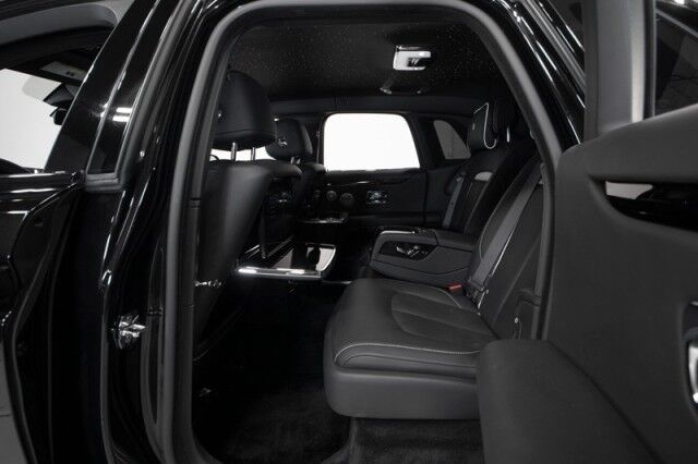 2021 Rolls-Royce Ghost ($432,075 MSRP!!) *$87,000+ IN OPTIONS* *STARLIGHT HEADLINER* *REAR THEATRE* *BESPOKE AUDIO* *IMMERSIVE SEATING* *REAR COOLBOX* San Diego CA