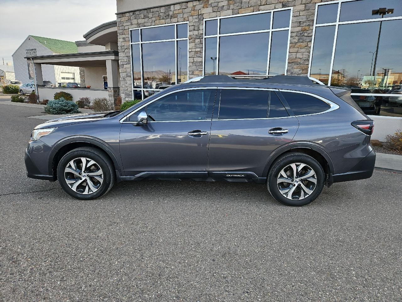 2021 Subaru Outback Touring XT photo 2