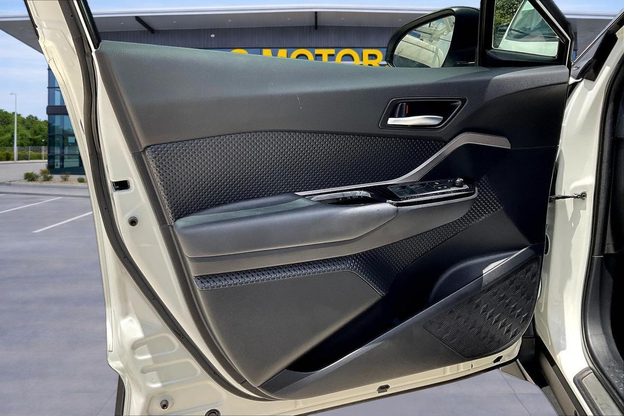2021 TOYOTA C-HR LE Houston TX