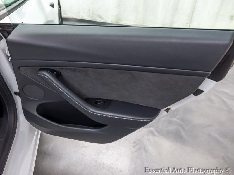 2021 Tesla Model 3 Standard Range Plus PRICE INCLUDES $4000 IRS TAX CREDIT!! YOU MUST QUALIFY! Willowbrook IL