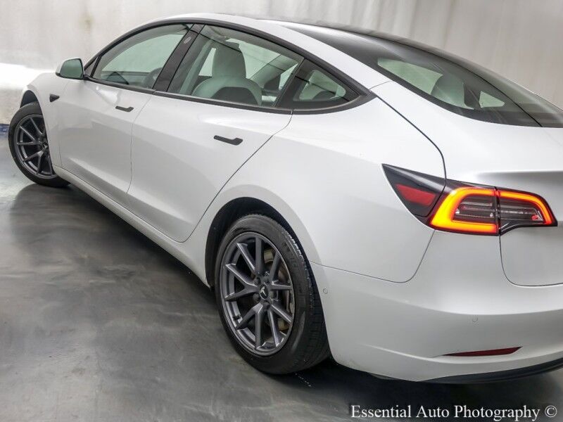 2021 Tesla Model 3 Standard Range Plus PRICE INCLUDES $4000 IRS TAX CREDIT!! YOU MUST QUALIFY! Willowbrook IL