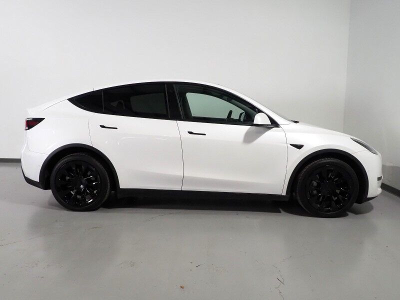 2021 Tesla Model Y Long Range AWD *FULL SELF-DRIVING ENABLED, ACCELERATION BOOST, AUTOPILOT, NAVIGATION, SAFETY ALERTS, ADAPTIVE CRUISE, 360 CAMERAS, PANO GLASS ROOF, HEATED SEATS/STEERING WHEEL, 20 INDUCTION WHEELS, WIRELESS CHARGING Round Rock TX