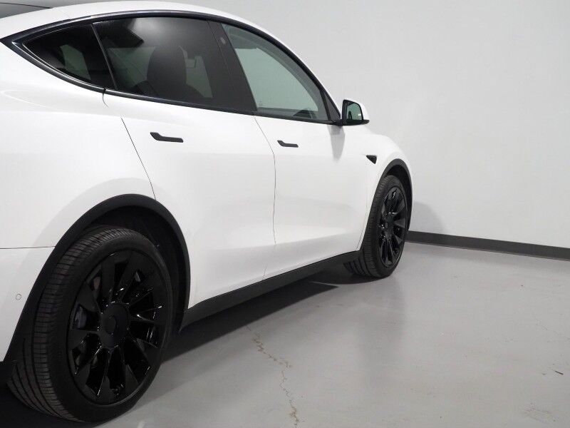 2021 Tesla Model Y Long Range AWD *FULL SELF-DRIVING ENABLED, ACCELERATION BOOST, AUTOPILOT, NAVIGATION, SAFETY ALERTS, ADAPTIVE CRUISE, 360 CAMERAS, PANO GLASS ROOF, HEATED SEATS/STEERING WHEEL, 20 INDUCTION WHEELS, WIRELESS CHARGING Round Rock TX