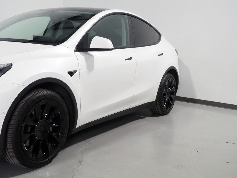 2021 Tesla Model Y Long Range AWD *FULL SELF-DRIVING ENABLED, ACCELERATION BOOST, AUTOPILOT, NAVIGATION, SAFETY ALERTS, ADAPTIVE CRUISE, 360 CAMERAS, PANO GLASS ROOF, HEATED SEATS/STEERING WHEEL, 20 INDUCTION WHEELS, WIRELESS CHARGING Round Rock TX