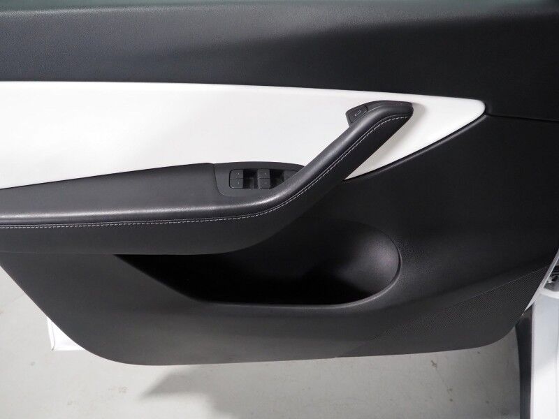 2021 Tesla Model Y Long Range AWD *TRAFFIC AWARE CRUISE CONTROL, NAVIGATION, SAFETY ALERTS, SURROUND VIEW CAMERAS, PANORAMA GLASS ROOF, HEATED SEATS/STEERING WHEEL, 20 INCH WHEELS, WIRELESS CHARGING Round Rock TX