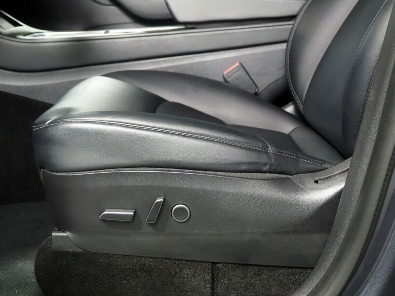 2021 Tesla Model Y Long Range AWD *TRAFFIC AWARE CRUISE CONTROL, NAVIGATION, SAFETY ALERTS, SURROUND VIEW CAMERAS, PANORAMA GLASS ROOF, HEATED SEATS/STEERING WHEEL, WIRELESS CHARGING Round Rock TX