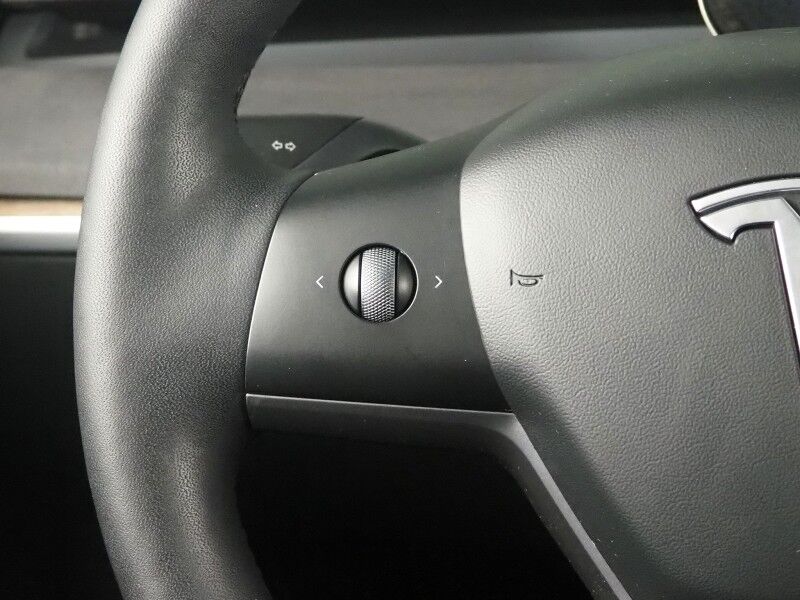 2021 Tesla Model Y Long Range AWD *TRAFFIC AWARE CRUISE CONTROL, NAVIGATION, SAFETY ALERTS, SURROUND VIEW CAMERAS, PANORAMA GLASS ROOF, HEATED SEATS/STEERING WHEEL, WIRELESS CHARGING Round Rock TX