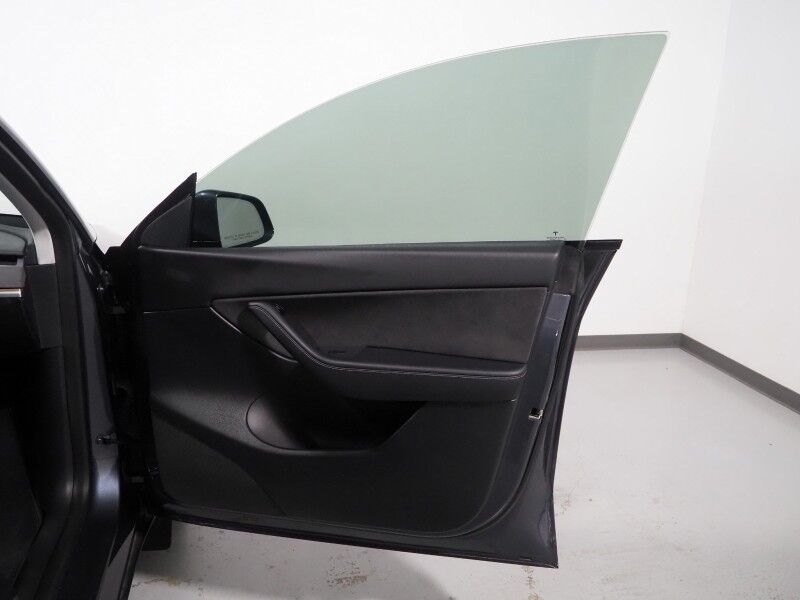 2021 Tesla Model Y Long Range AWD *TRAFFIC AWARE CRUISE CONTROL, NAVIGATION, SAFETY ALERTS, SURROUND VIEW CAMERAS, PANORAMA GLASS ROOF, HEATED SEATS/STEERING WHEEL, WIRELESS CHARGING Round Rock TX