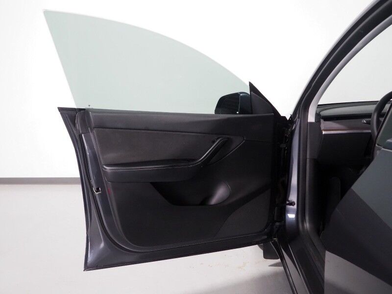 2021 Tesla Model Y Long Range AWD *TRAFFIC AWARE CRUISE CONTROL, NAVIGATION, SAFETY ALERTS, SURROUND VIEW CAMERAS, PANORAMA GLASS ROOF, HEATED SEATS/STEERING WHEEL, WIRELESS CHARGING Round Rock TX