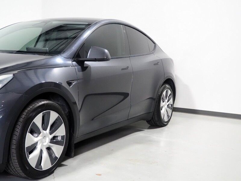 2021 Tesla Model Y Long Range AWD *TRAFFIC AWARE CRUISE CONTROL, NAVIGATION, SAFETY ALERTS, SURROUND VIEW CAMERAS, PANORAMA GLASS ROOF, HEATED SEATS/STEERING WHEEL, WIRELESS CHARGING Round Rock TX